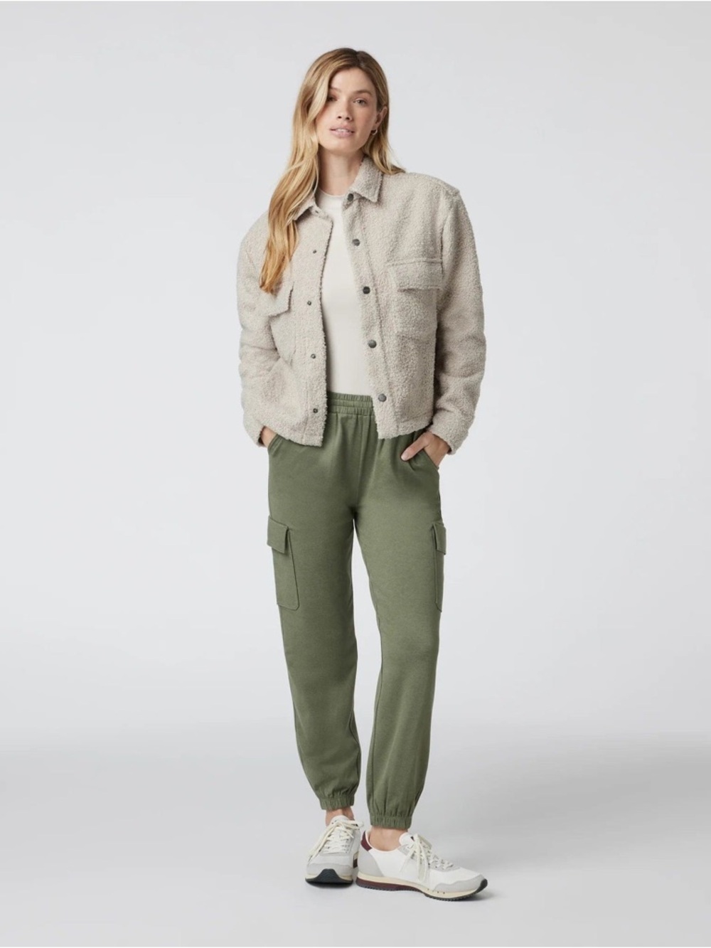 Vuori Women’s Boyfriend Cargo Jogger - Size S Dark Metal Heather Green